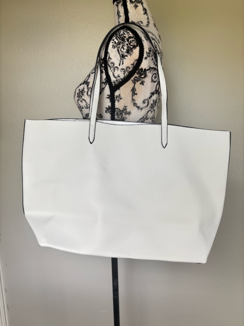 Victoria's Secret White Perforated Logo Tote with Tassel beach o every day bag - Picture 10 of 12